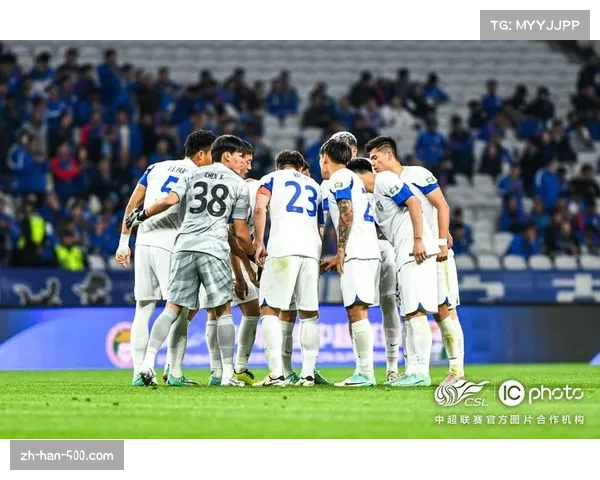 中超赛场:路易斯闪电破门助申花半场领先新鹏城